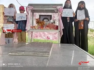 عطر افشانی قبور شهدا در روستای دوله سیب
