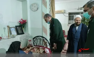 دیدار فرمانده سپاه خوزستان با خانواده شهیدان جاموسی در دزفول