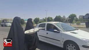 شیرزنانی که نمی گذارند همنوعان شان در مضیقه باشند/ پخت و توزيع روزانه ۷۰۰ پرس غذا توسط بانوان جهادی شهر محمدیه در حمایت از جبهه مقاومت&nbsp;