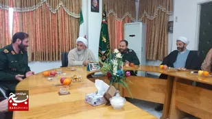 دیدار صمیمی مسئول دفتر نمایندگی ولی فقیه در سپاه کربلا با فرمانده لشکر عملیاتی ۲۵ کربلا
