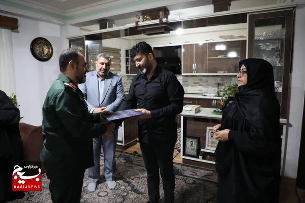 دیدار  فرمانده سپاه قدس گیلان با خانواده شهدای اقتدار
