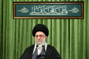 انقلاب نشان &laquo;نقش&zwnj;آفرینی در مسائل اساسی&raquo; را بر سینه جوانان برومند کشور نشاند