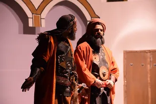 روضه شهادت حضرت زهرا (س) با زبان هنر در تئاتر &laquo;بهشت در آتش&raquo;
