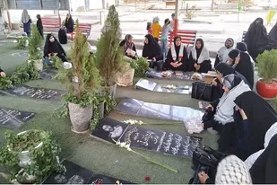 برپایی محفل انس با قرآن کریم در گلزار شهداء زاهدان