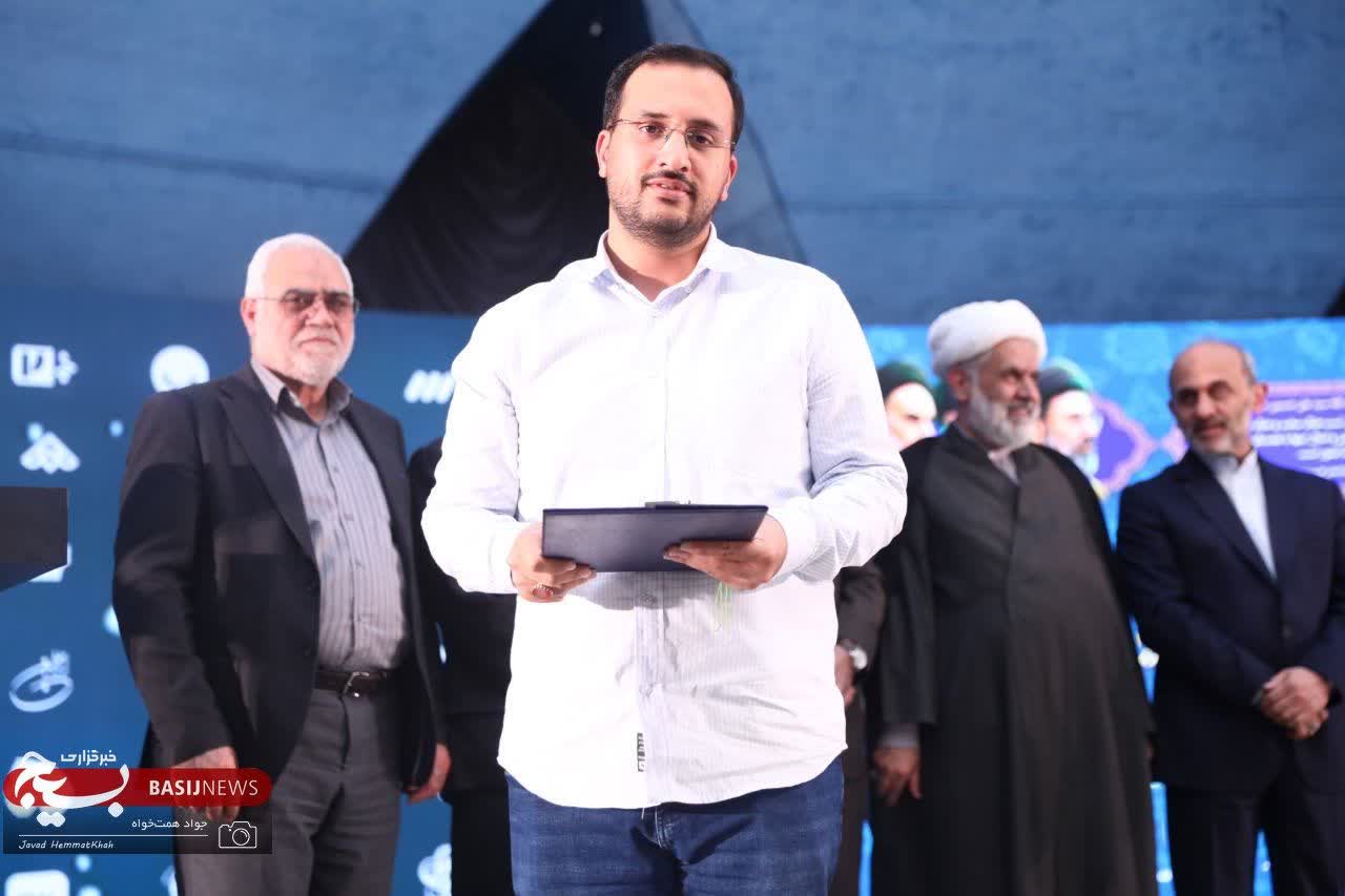 کسب رتبه نخست مدیر مرکز آفرینش فرهنگی هنری بسیج گیلان در جشنواره ملی ابوذر