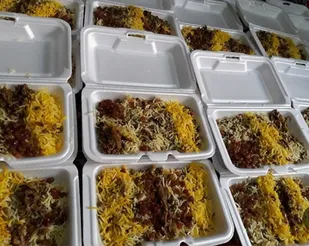 تهیه ۳۸۰پرس غذای گرم و توزیع در بین نیازمندان شهرک سبزدشت و گلستان