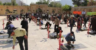 غبارروبی گلزار مطهر شهدا در لردگان