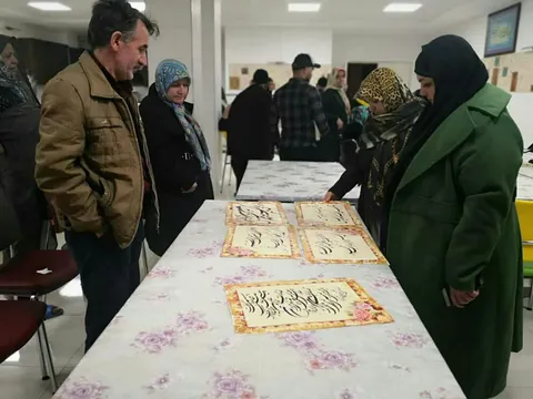 هنرنمایی اساتید خوشنویسی و موسیقی بسیج در حمایت از بیماران سرطانی