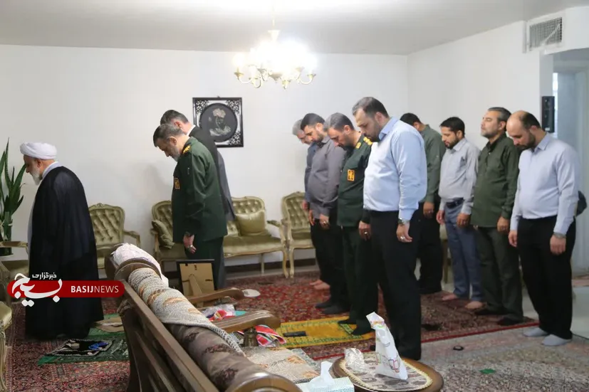  

دیدار فرمانده سپاه استان قزوین با خانواده معظم شهید صیادی + تصاویر