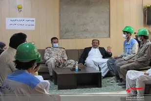 جلسه اخوت کارگران با کارفرما در کارخانه آرد طلایی تفتان خاش برگزار شد