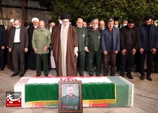 اقامه نماز امام خامنه&zwnj;ای بر پیکر سردار سرافراز سید رضی موسوی