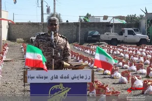 توزیع 1000 بسته معیشتی به آسیب دیدگان شهرستان نگور توسط سپاه چابهار