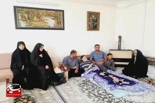 اهدای نشان سرو به خانواده معظم شهید بهبودی و شهید یوسفی دلاور در صالح&zwnj;آباد