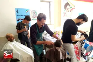 "قیچی مهربانی" جهادگران بسیج، سَر کودکان نیازمندِ خوافی را نوازش کرد + عکس و فیلم