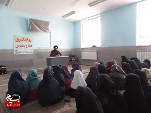 برگزاری جلسه بصیرتی و روایتگری دفاع مقدس در مدرسه دخترانه سمیه شهرستان میرجاوه