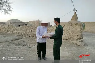 پخت و توزیع ۳۰۰ قرص نان در بین نیازمندان