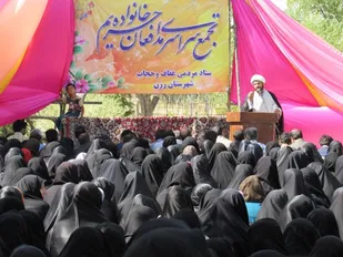 همایش &laquo;مدافعان حریم خانواده&raquo; در پارک ملت رزن برگزار شد