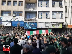 آیین تشییع پیکر مطهر شهید گمنام بر روی دستان مردم شهید پرور استان قزوین&nbsp;