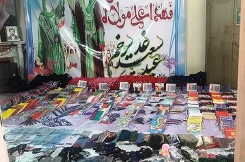 توزیع لوازم التحریر به دانش آموزان نیازمند توسط خواهران بسیجی حوزه ۳ کوثر ناحیه ابوذر