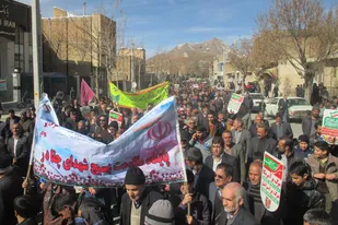 حضور تماشایی مردم فریدونشهر به شکرانه چهار دهه پیروزی