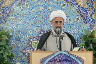 مسئولان فکری برای معیشت مردم کنند