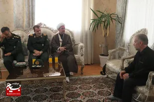 دیدار مسئولین سپاه انصار الحسین(ع) همدان با خانواده&zwnj;های شهدا و جانبازان جنگ تحمیلی ۱۲ روزه