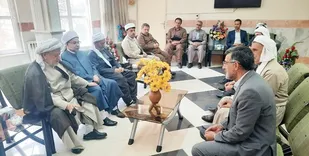 توصیه ماموستا قادری به فرماندار پاوه: شجاعانه تصمیم&zwnj;گیری کنید