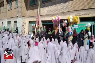 برگزاری جشن میلاد خورشید مشهد و گوهر صدف قم در مدرسه شهید موسوی همدان