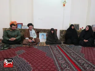 فرمانده سپاه خوی با خانوده شهید رضا کویلی دیدار کرد