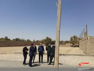 میز خدمت جهادی با حضور رییس اداره برق در محله آدریان خمینی شهر