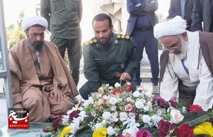 ادای احترام نماینده ولی فقیه در سپاه پاسداران به مقام شامخ شهید سلیمانی و یار باوفایش
