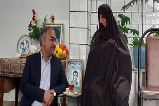 دیدار مدیر کل آموزش و پرورش با خانواده شهید فرهنگی جهرمی