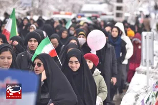 حضور پرشور مردم تشیع و تسنن تایباد در راهپیمایی یوم الله ۲۲ بهمن+تصاویر