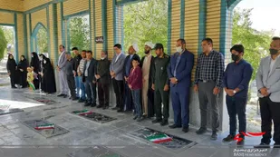 غبار روبی و عطر افشانی قبور مطهر شهدای بخش زاینده رود