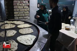 پخت بیش از &nbsp;21 هزار قرص نان برای زائران اربعین در قرارگاه مردمی اربعین قم