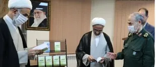 رونمایی از کتاب های "دکترین رفتار سیاسی" و "احکام هدایت سیاسی" /دین مبین اسلام در هیچ یک از ابعاد سکولار نیست و همه موضوعات در اسلام می&lrm;گنجد