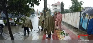 رفع آب&zwnj;گرفتگی با کمک گروه&zwnj;های جهادی در رامسر