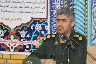 دانش آموز بصیر از انقلاب اسلامی حفاظت می کند