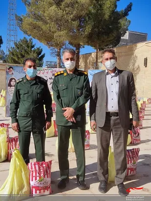 توزیع 1200 بسته کمک مومنانه به مناسبت ایام دهه فجر