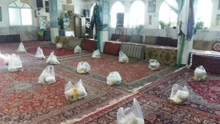 قرارگاه جهادی شهید سلیمانی شاهرود ۱۹ بسته معیشتی توزیع کرد