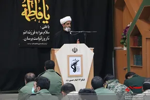 نفاق یعنی کسی که در باطن ونهان دین دارد اما به وقت خودش  امام خود را یاری نمیکند.