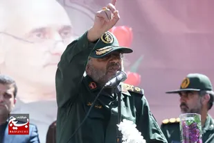 تأکید سردار سلیمانی بر نقش راهبردی مردم لرستان در عملیات &laquo;وعده صادق ۳&raquo; و شکست دشمن صهیونیستی