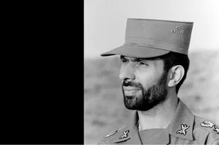 تیمم با خاک پوتین سرباز خمینی/خدایا مرا ببخش.من از انجام وظیفه ام در جمهوری اسلامی عاجزم!