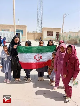 پویش &laquo;پرچم&raquo; در حوزه حضرت زینب (س) میرجاوه برگزار شد