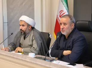 اقامه نماز در ادارات باید با اولویت انجام شود