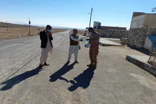 توزیع ماسک در روستای کوشه شهرستان خاش