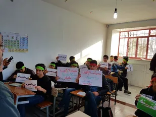 راه اندازی کمپین "من با ولایتم" و "من با بصیرتم" در مدارس شاهرود+تصاویر