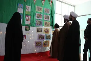 برپایی"نمایشگاه انقلاب"در مدارس فاطمه زهرا(س) و امام خمینی دهلران