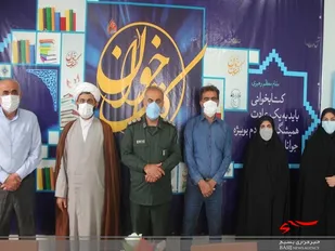 از کتابدار نمونه کشوری توسط امام جمعه وفرمانده سپاه تنگستان تقدیر شد