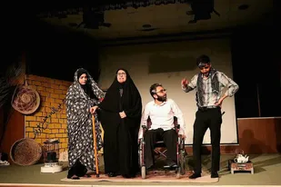 استقبال با شکوه دانشجویان دانشگاه یاسوج از تئاتر دفاع مقدس + (تصاویر)